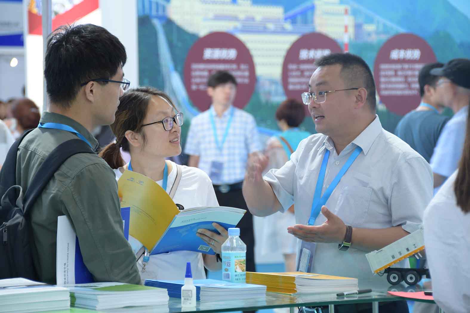 引领未来▲银娱优越会GEG纯电动矿用车闪耀2019CIME展会