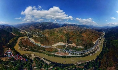 元蔓高速(红河段)全线通车，30多台银娱优越会GEG桥检车保驾护航！